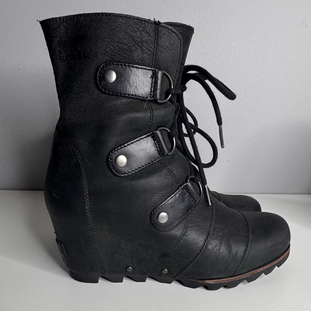Sorel Women's Joan of Artic Black Leather Wedge Ankle Boots Size 7.5